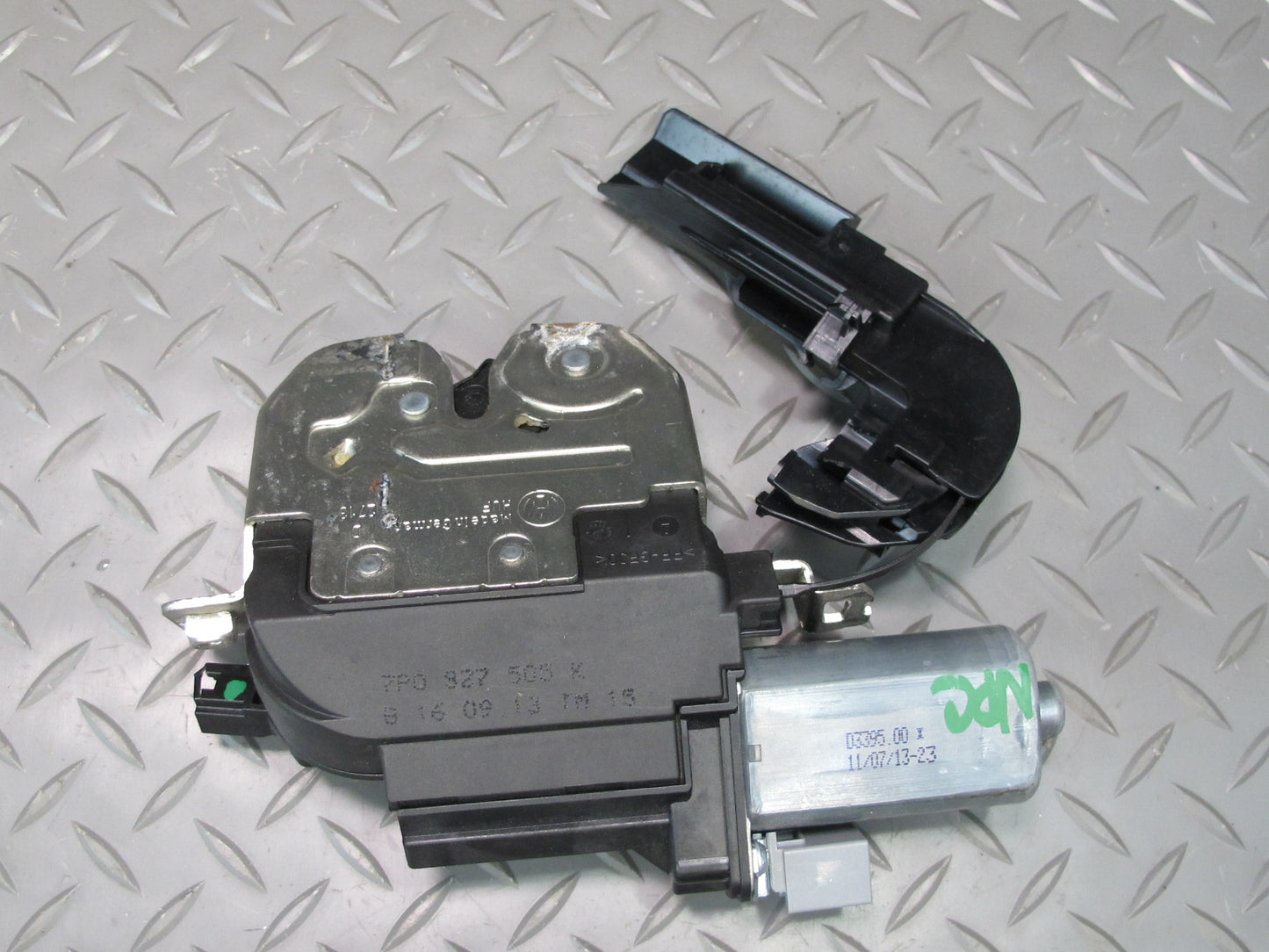 2011-2018 Porsche Cayenne 958 Rear Trunk Lid Hatch Lock Latch Actuator