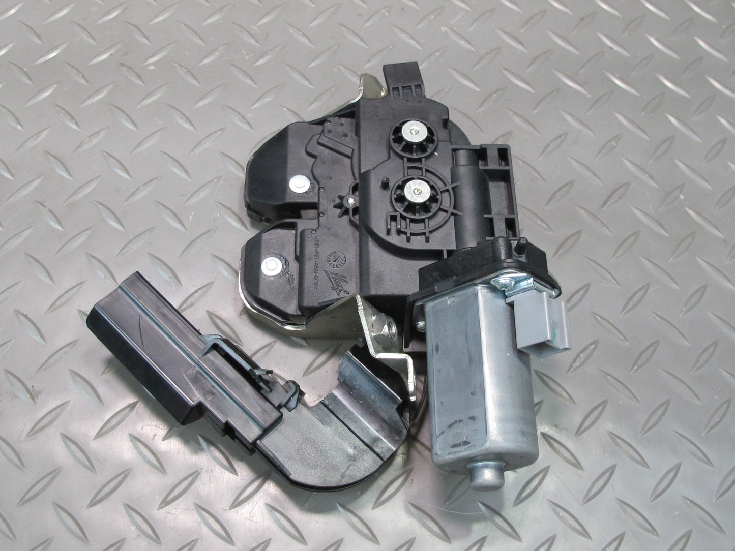 2011-2018 Porsche Cayenne 958 Rear Trunk Lid Hatch Lock Latch Actuator