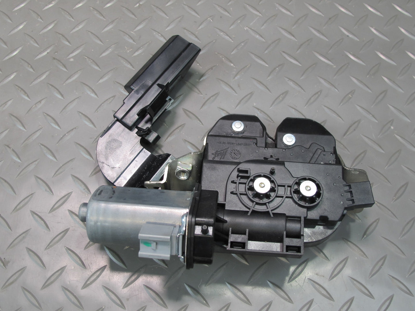 2011-2018 Porsche Cayenne 958 Rear Trunk Lid Hatch Lock Latch Actuator