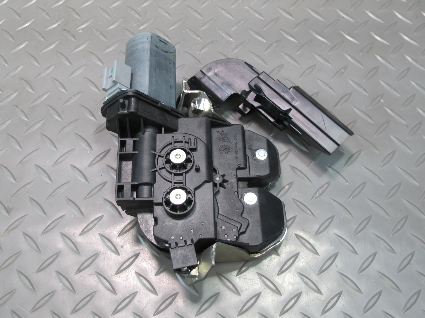 2011-2018 Porsche Cayenne 958 Rear Trunk Lid Hatch Lock Latch Actuator