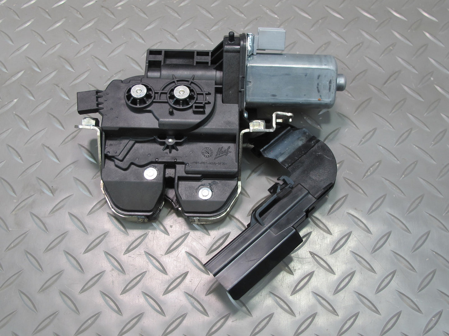 2011-2018 Porsche Cayenne 958 Rear Trunk Lid Hatch Lock Latch Actuator