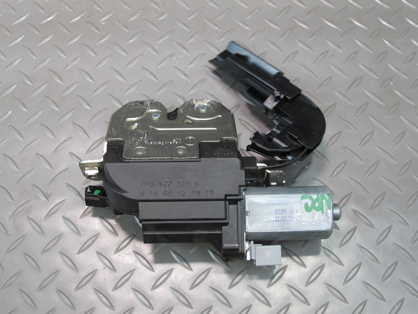 2011-2018 Porsche Cayenne 958 Rear Trunk Lid Hatch Lock Latch Actuator