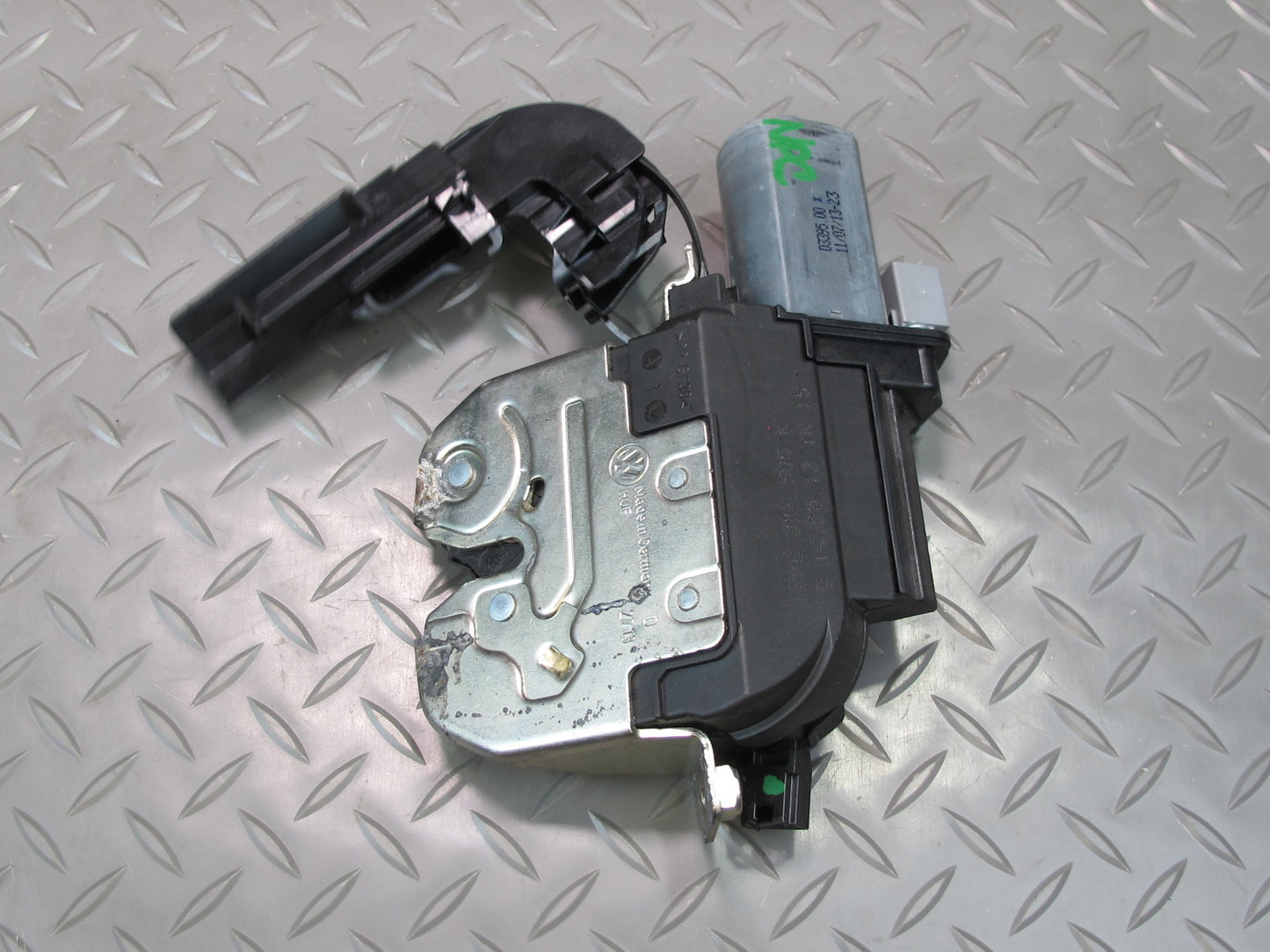 2011-2018 Porsche Cayenne 958 Rear Trunk Lid Hatch Lock Latch Actuator