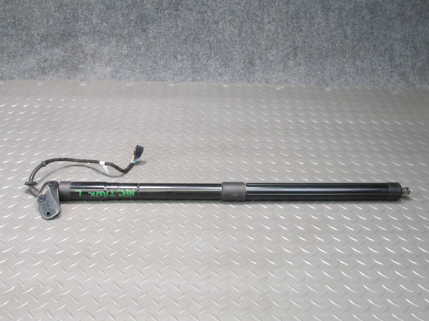 2011-2014 Porsche Cayenne 958 Rear Trunk Hatch Strut Shock Left Right Side Set