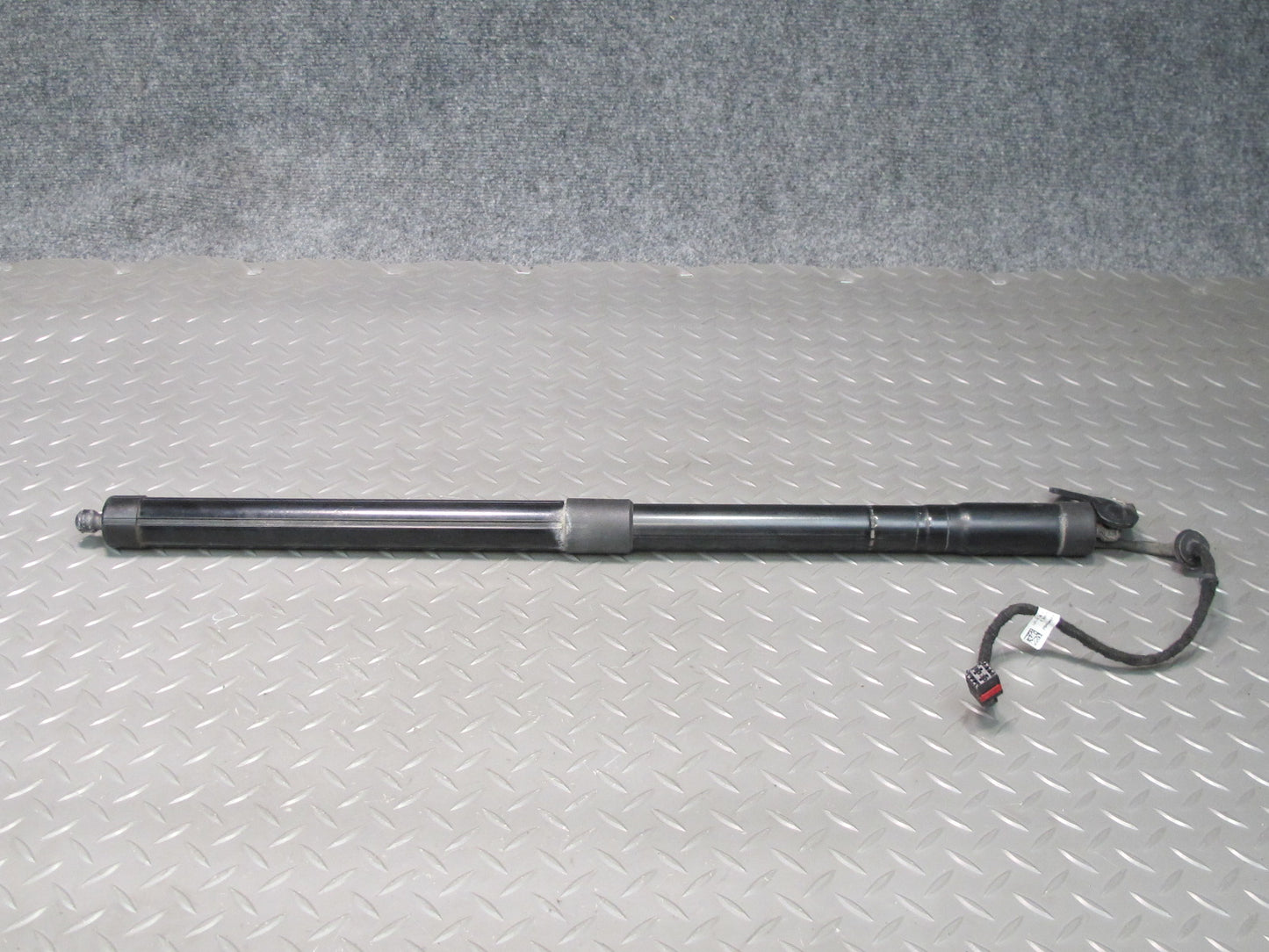 2011-2014 Porsche Cayenne 958 Rear Trunk Hatch Strut Shock Left Right Side Set