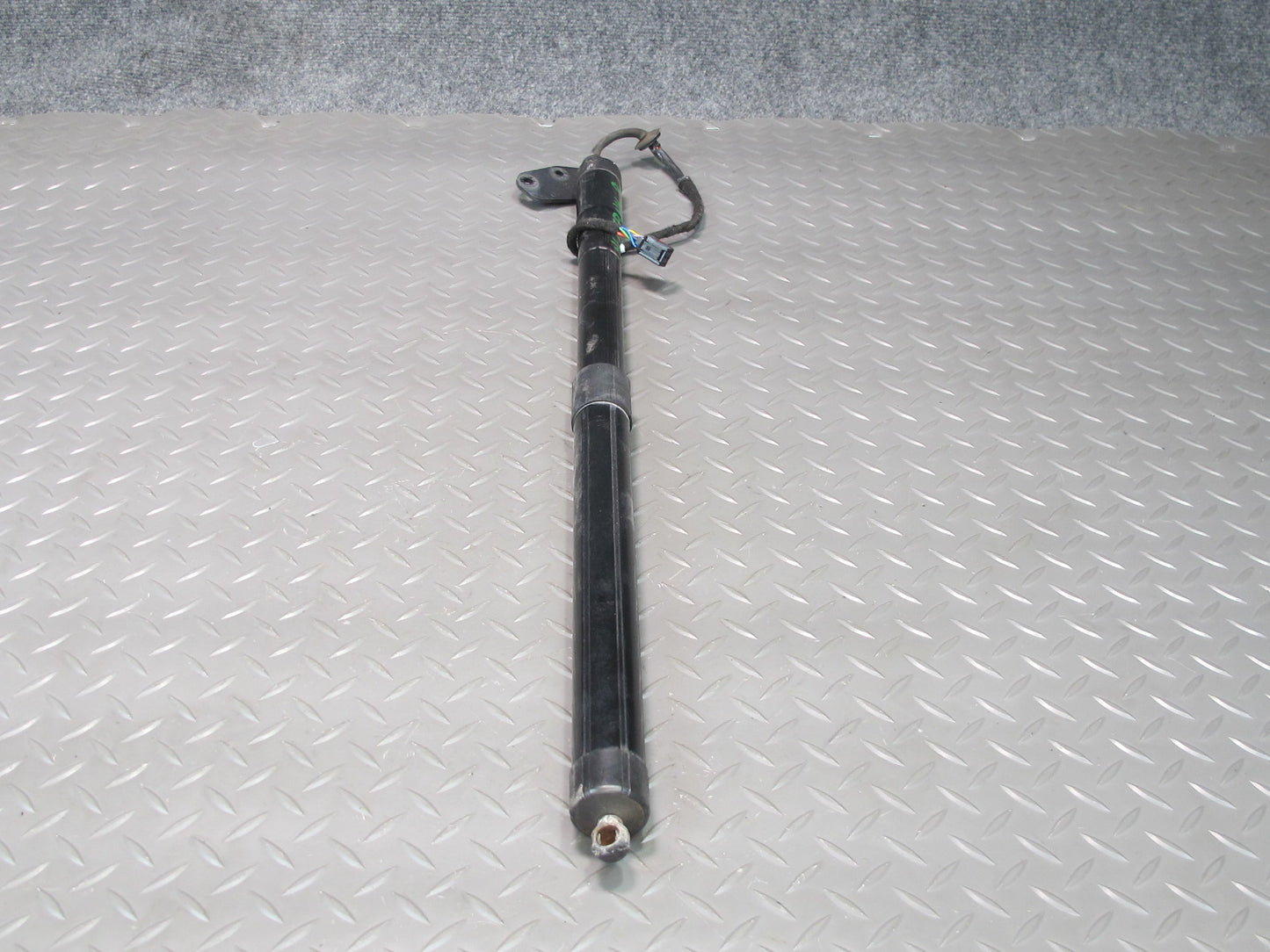 2011-2014 Porsche Cayenne 958 Rear Trunk Hatch Strut Shock Left Right Side Set