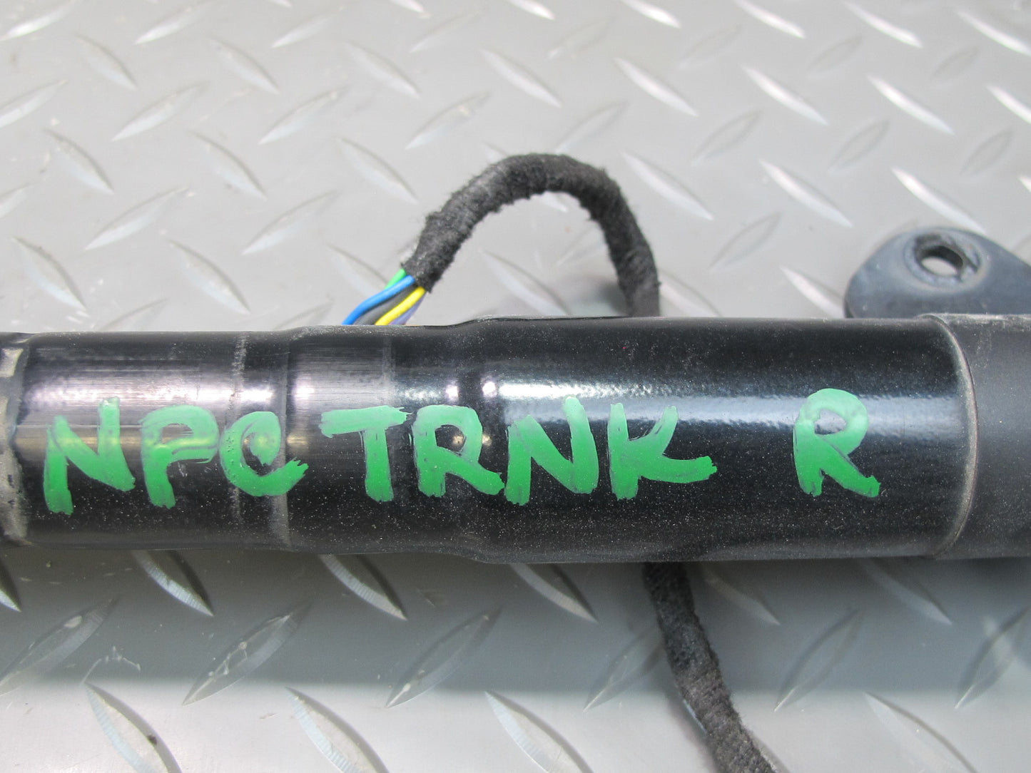 2011-2014 Porsche Cayenne 958 Rear Trunk Hatch Strut Shock Left Right Side Set