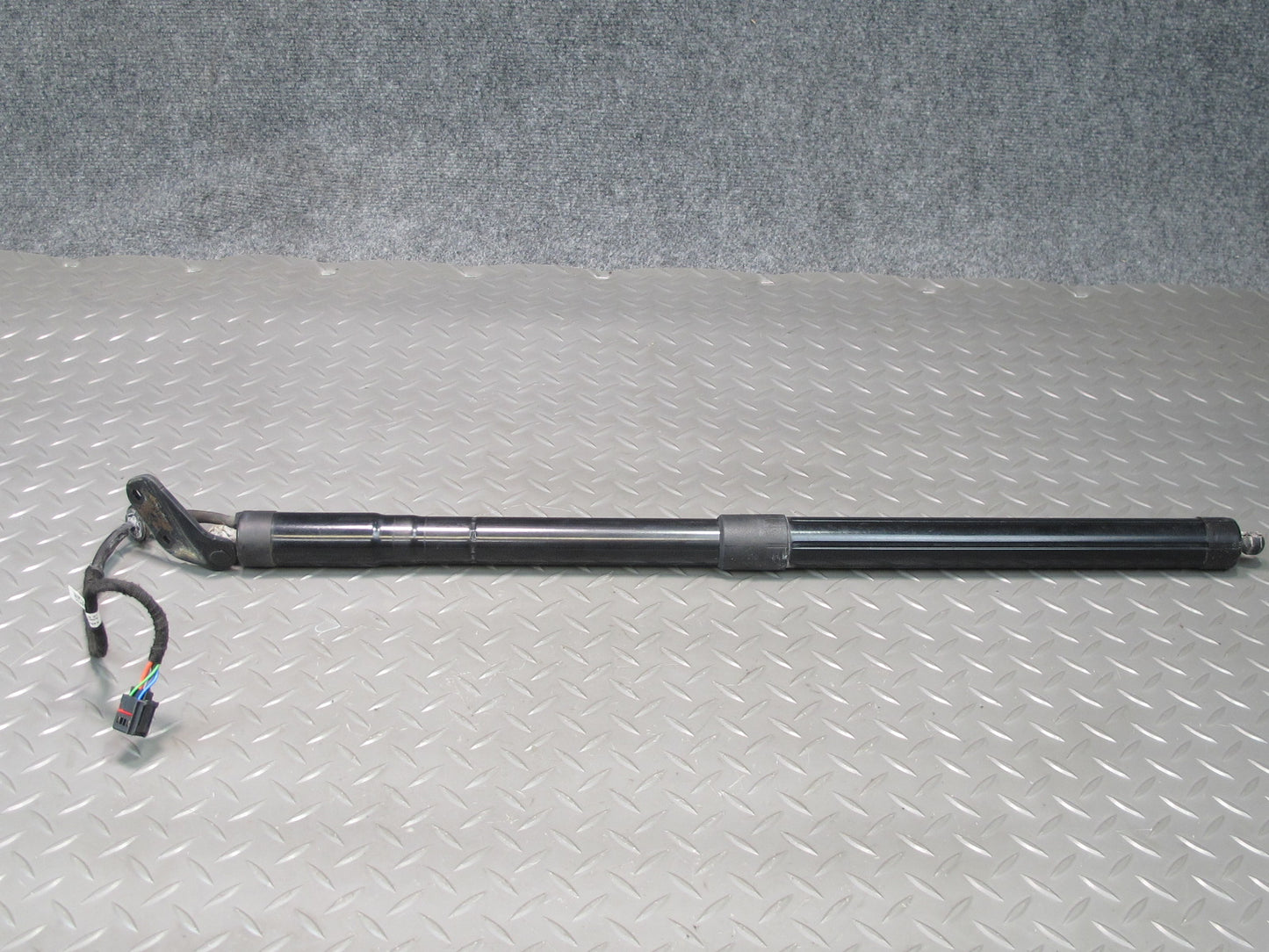 2011-2014 Porsche Cayenne 958 Rear Trunk Hatch Strut Shock Left Right Side Set