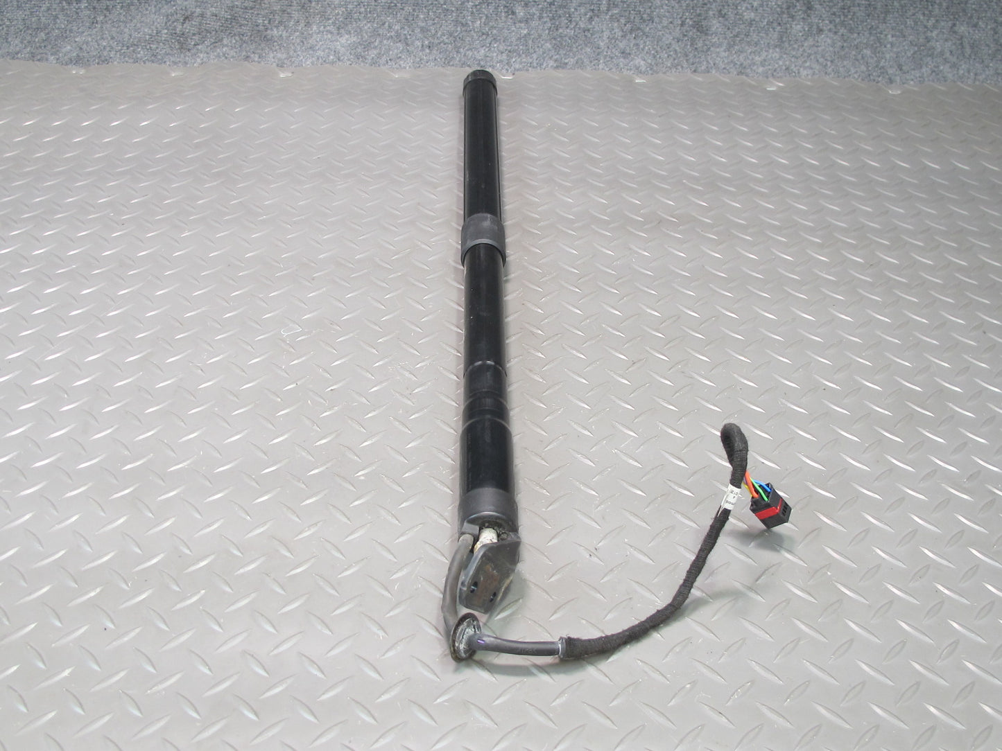 2011-2014 Porsche Cayenne 958 Rear Trunk Hatch Strut Shock Left Right Side Set