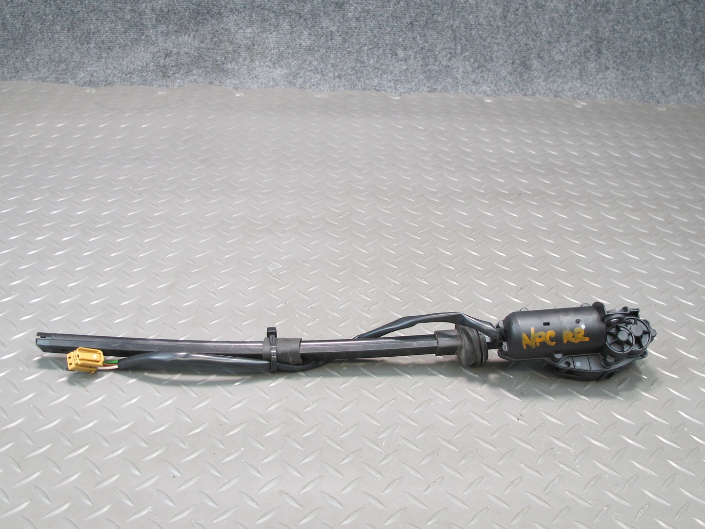 2011-2018 Porsche Cayenne 958 Rear Right Side Door Window Sun Shade Motor