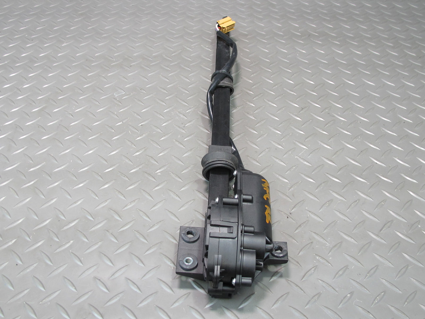 2011-2018 Porsche Cayenne 958 Rear Right Side Door Window Sun Shade Motor