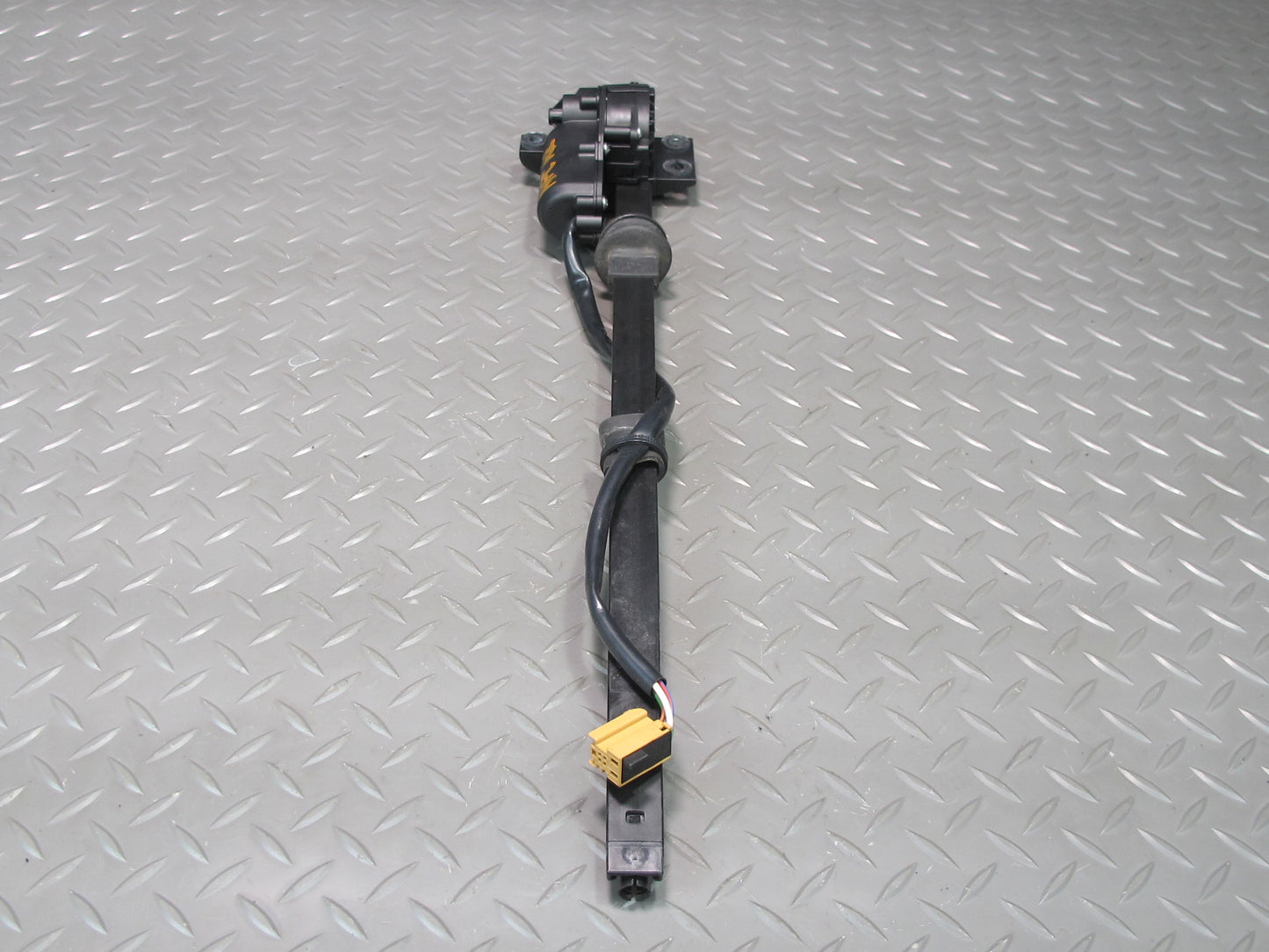 2011-2018 Porsche Cayenne 958 Rear Right Side Door Window Sun Shade Motor