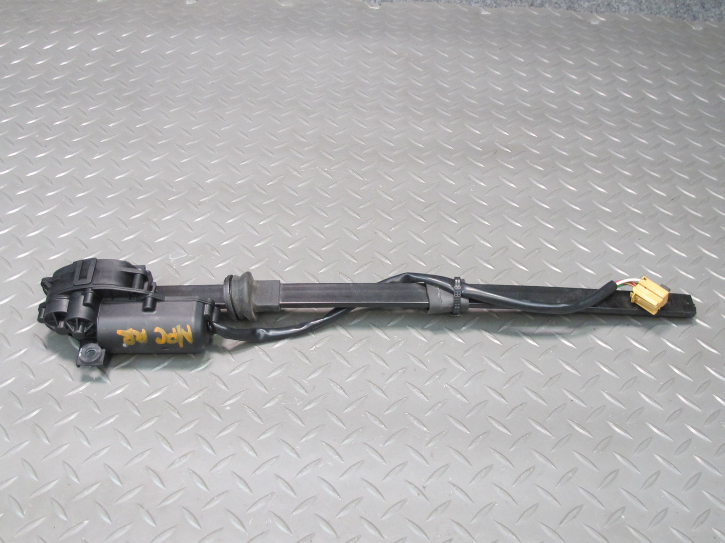 2011-2018 Porsche Cayenne 958 Rear Right Side Door Window Sun Shade Motor