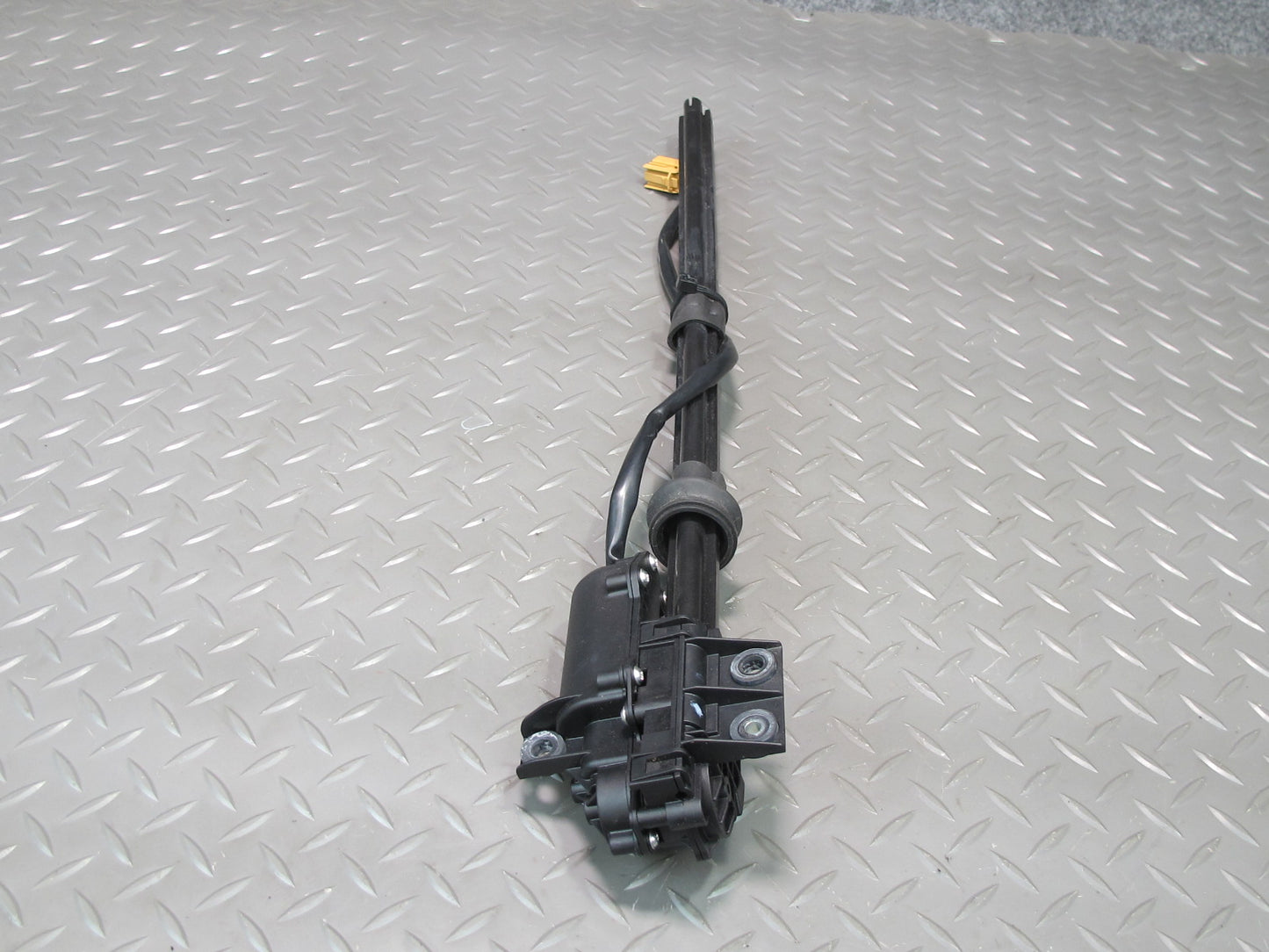 2011-2018 Porsche Cayenne 958 Rear Right Side Door Window Sun Shade Motor