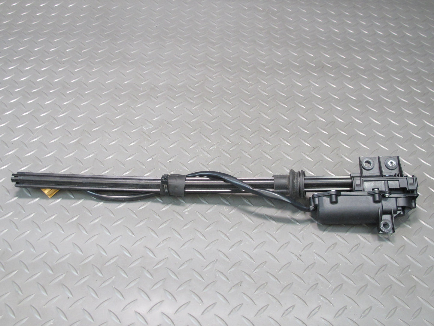 2011-2018 Porsche Cayenne 958 Rear Right Side Door Window Sun Shade Motor