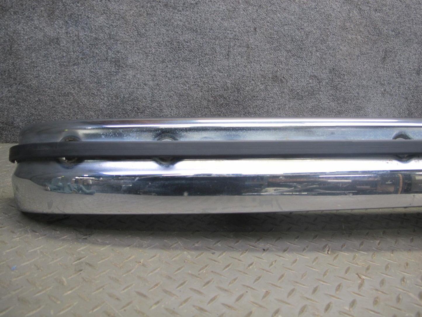 77-85 Mercedes W123 300D Front Bumper Cover Chrome w Shock Absorber OEM