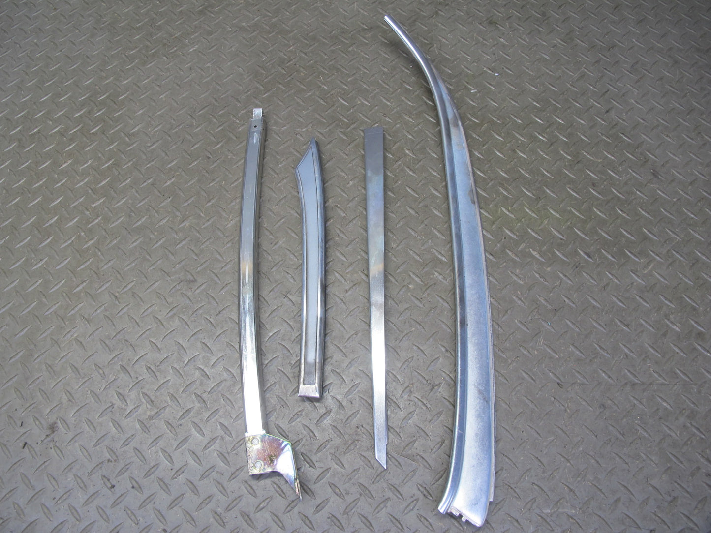 75-85 Mercedes W123 300D Sedan 16pcs Exterior Chrome Trim Cover Molding Set OEM