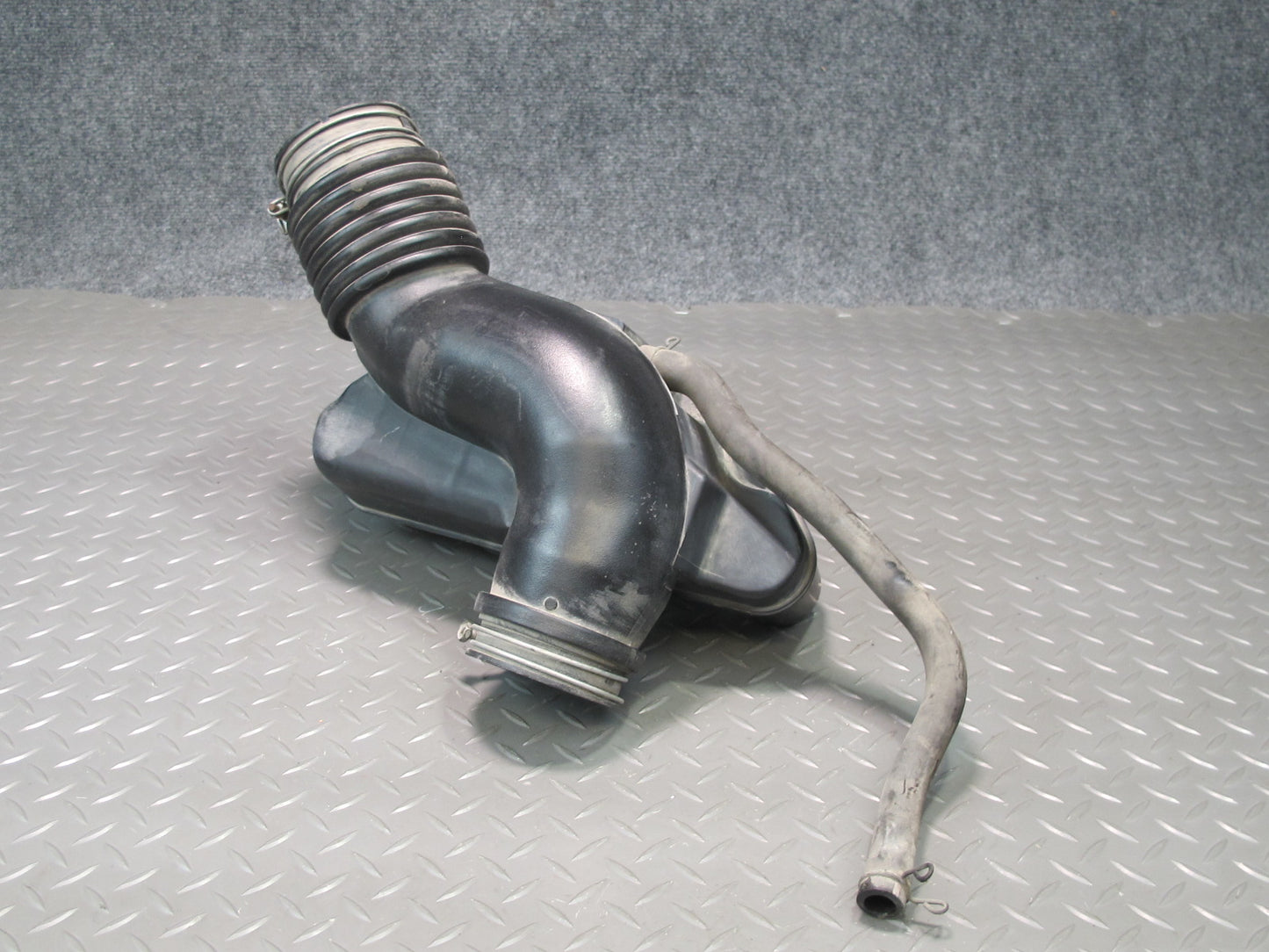 96-00 Toyota Cresta MARK2 JZX100 Air Intake Inlet Resonator 17860-46110 OEM