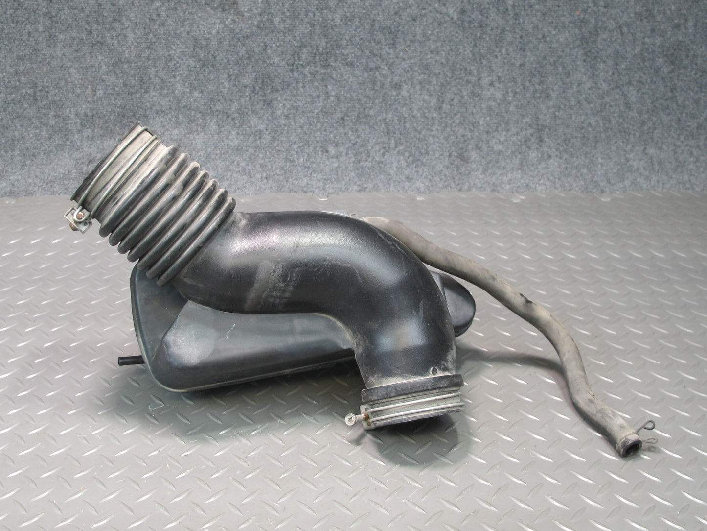 96-00 Toyota Cresta MARK2 JZX100 Air Intake Inlet Resonator 17860-46110 OEM