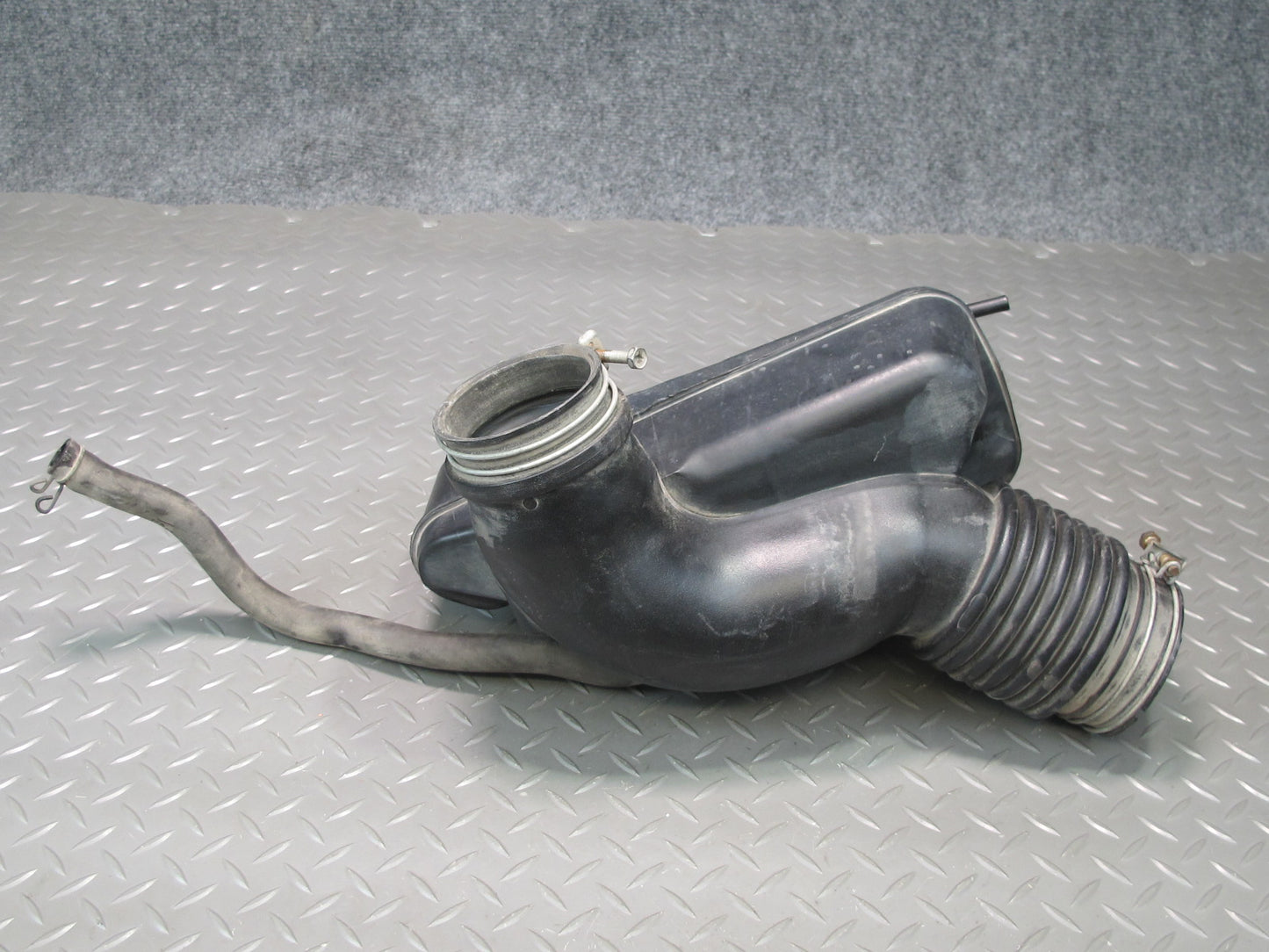 96-00 Toyota Cresta MARK2 JZX100 Air Intake Inlet Resonator 17860-46110 OEM