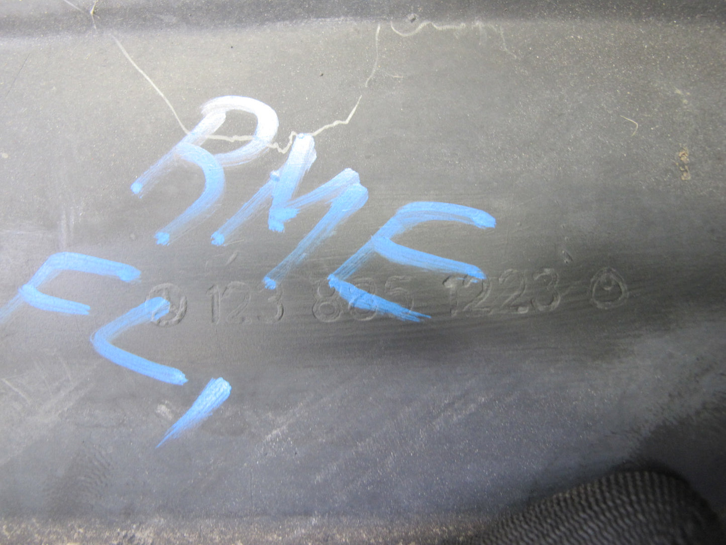 77-85 Mercedes W123 Front Left & Right Bumper Corner Rubber END Trim Set OEM