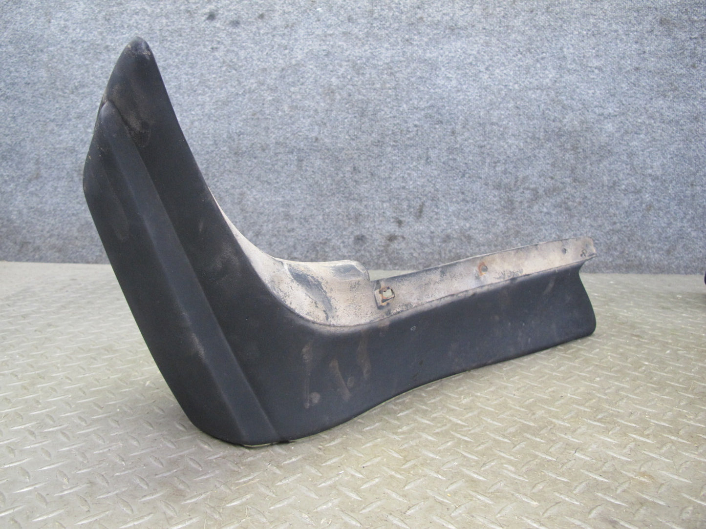 77-85 Mercedes W123 Front Left & Right Bumper Corner Rubber END Trim Set OEM