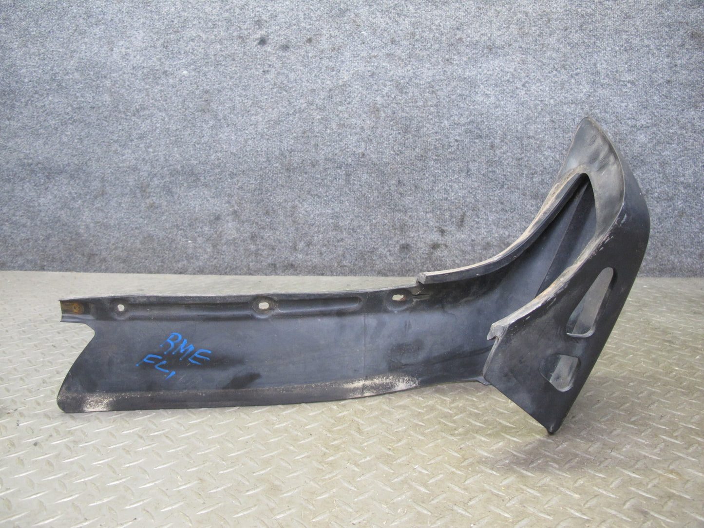 77-85 Mercedes W123 Front Left & Right Bumper Corner Rubber END Trim Set OEM