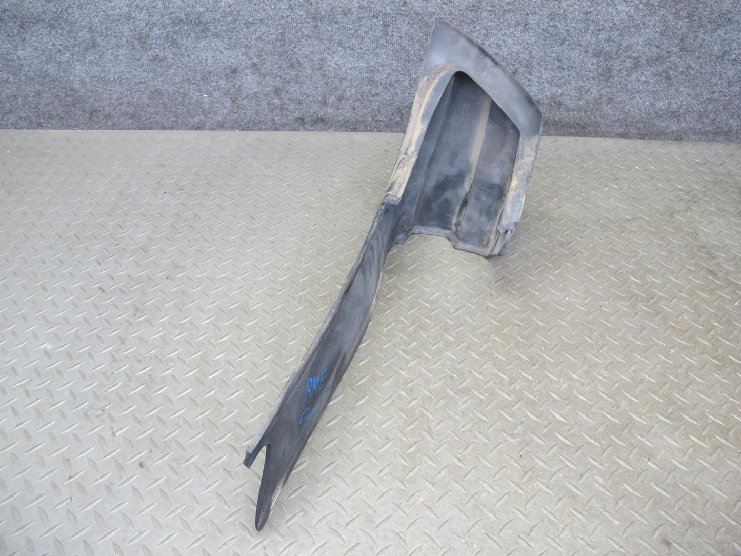 77-85 Mercedes W123 Front Left & Right Bumper Corner Rubber END Trim Set OEM