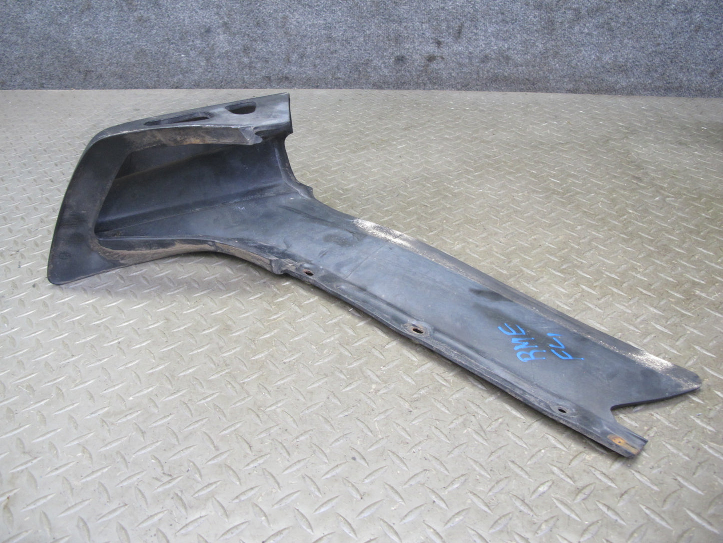 77-85 Mercedes W123 Front Left & Right Bumper Corner Rubber END Trim Set OEM