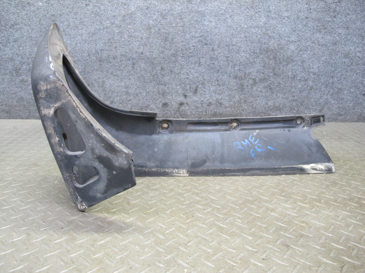 77-85 Mercedes W123 Front Left & Right Bumper Corner Rubber END Trim Set OEM