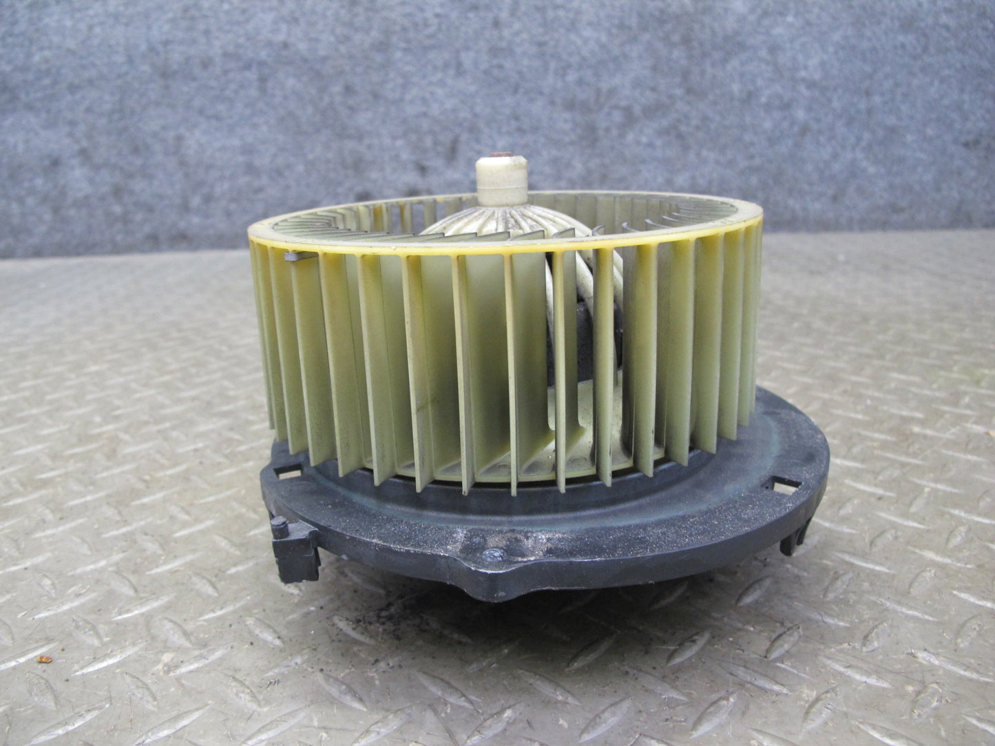 75-85 Mercedes W123 300D A/C Heater Blower Motor Fan OEM