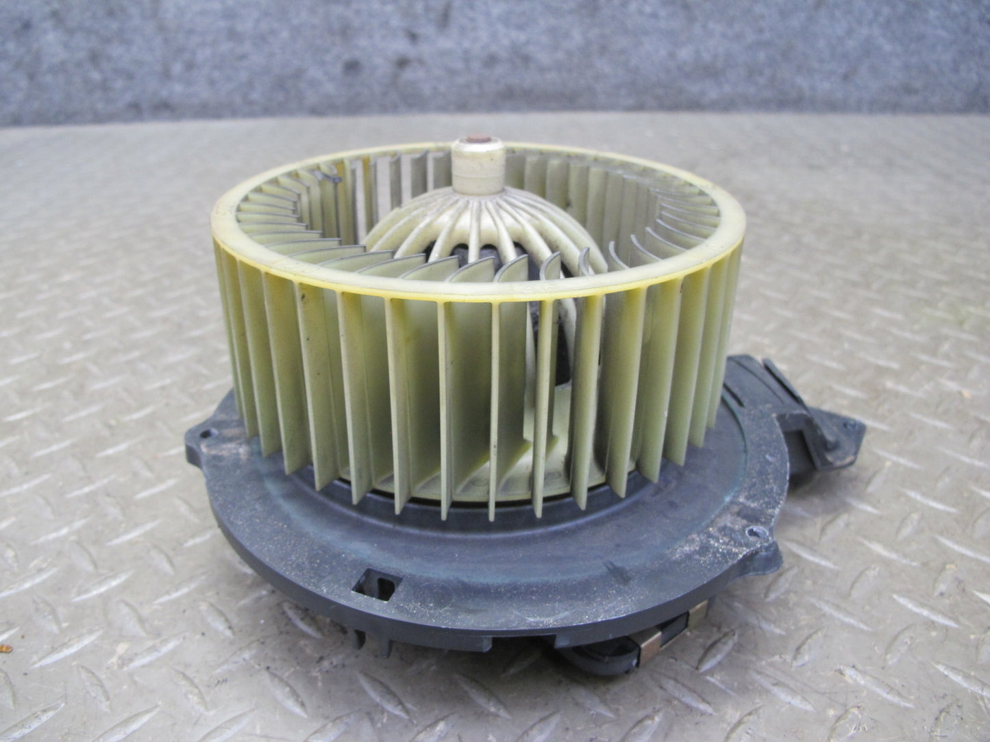 75-85 Mercedes W123 300D A/C Heater Blower Motor Fan OEM
