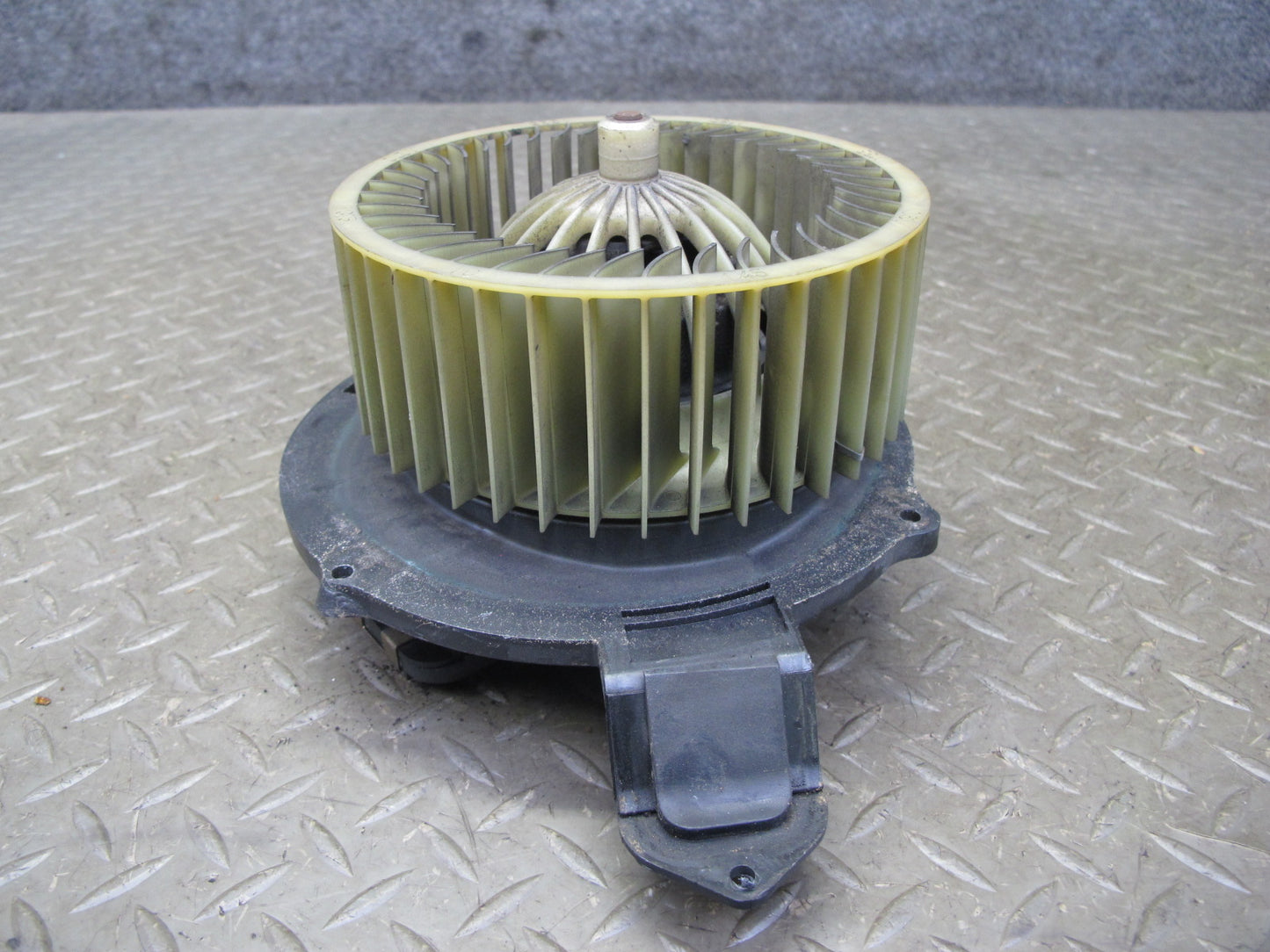 75-85 Mercedes W123 300D A/C Heater Blower Motor Fan OEM