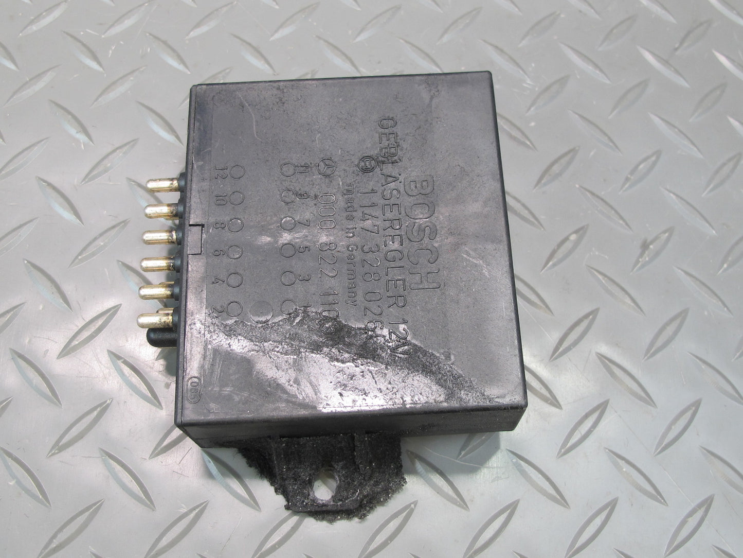 75-85 Mercedes W123 300D A/C Heater Blower Motor Regulator Module 1147328026 OEM