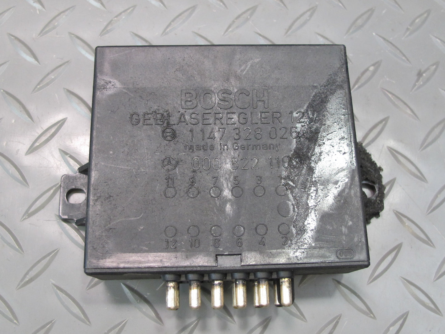 75-85 Mercedes W123 300D A/C Heater Blower Motor Regulator Module 1147328026 OEM