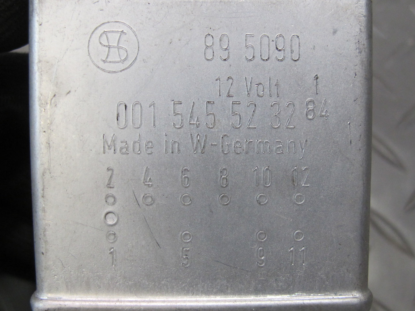 75-85 Mercedes W123 300D Seat Belt Warning Relay Module 0015455232 OEM