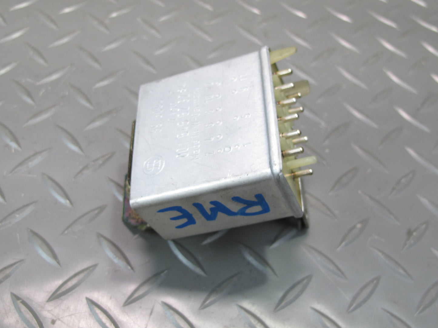 75-85 Mercedes W123 300D Seat Belt Warning Relay Module 0015455232 OEM