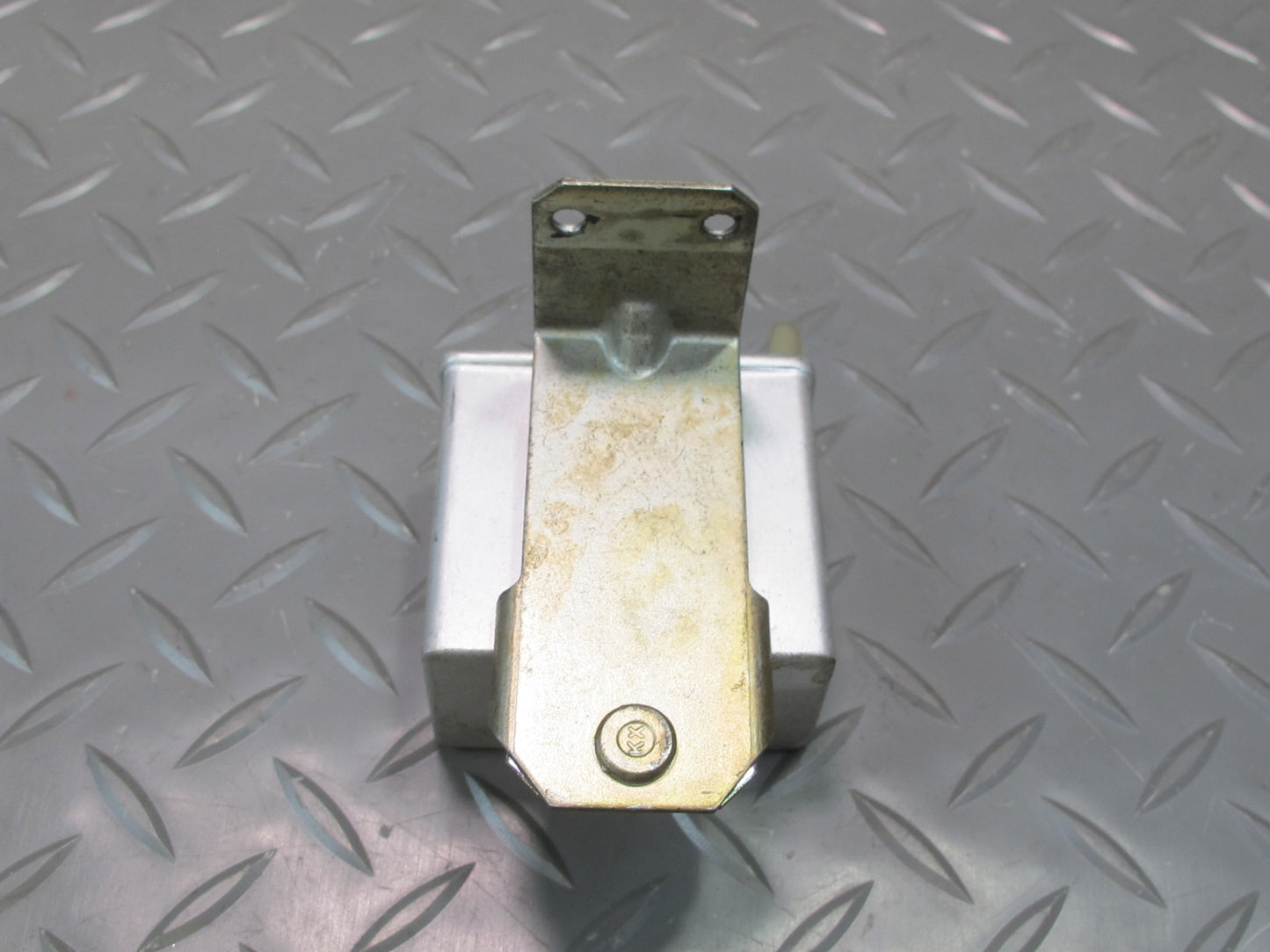 75-85 Mercedes W123 300D Seat Belt Warning Relay Module 0015455232 OEM