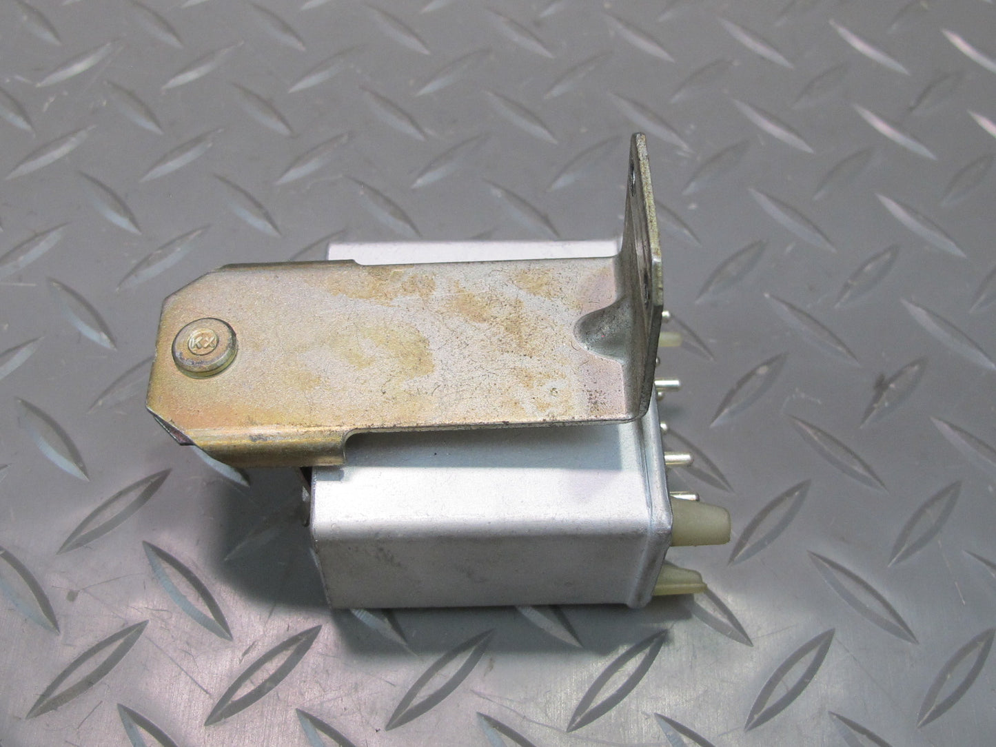 75-85 Mercedes W123 300D Seat Belt Warning Relay Module 0015455232 OEM