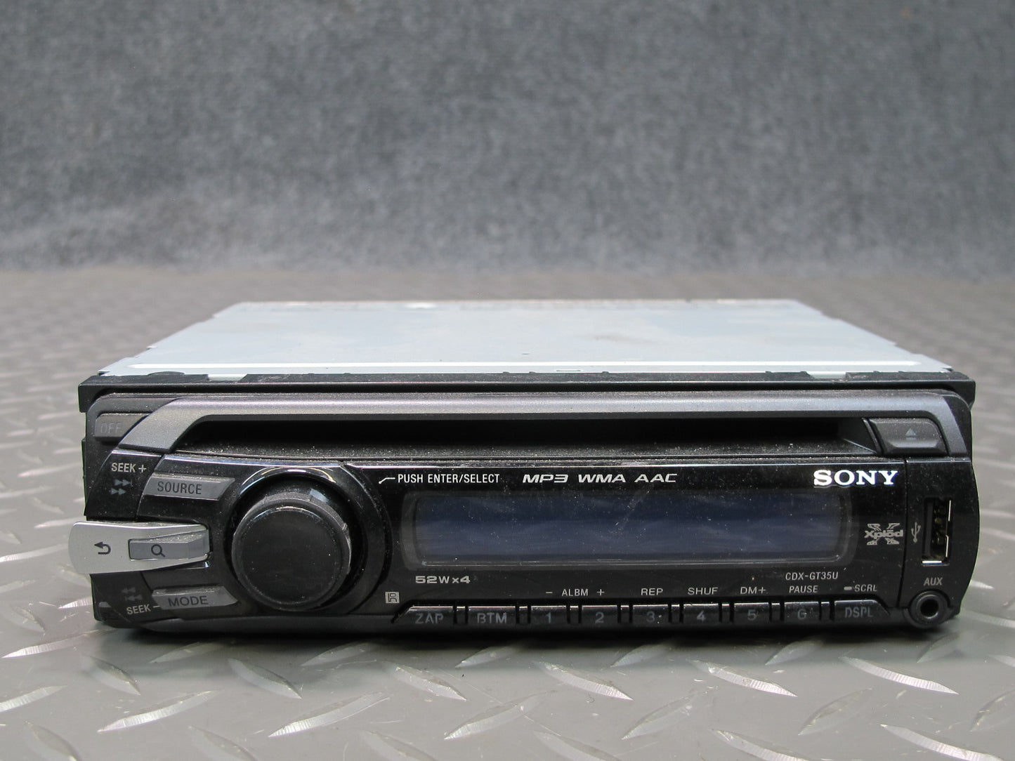 Sony CDX-GT35U AM FM Radio CD MP3 Player w USB & AUX