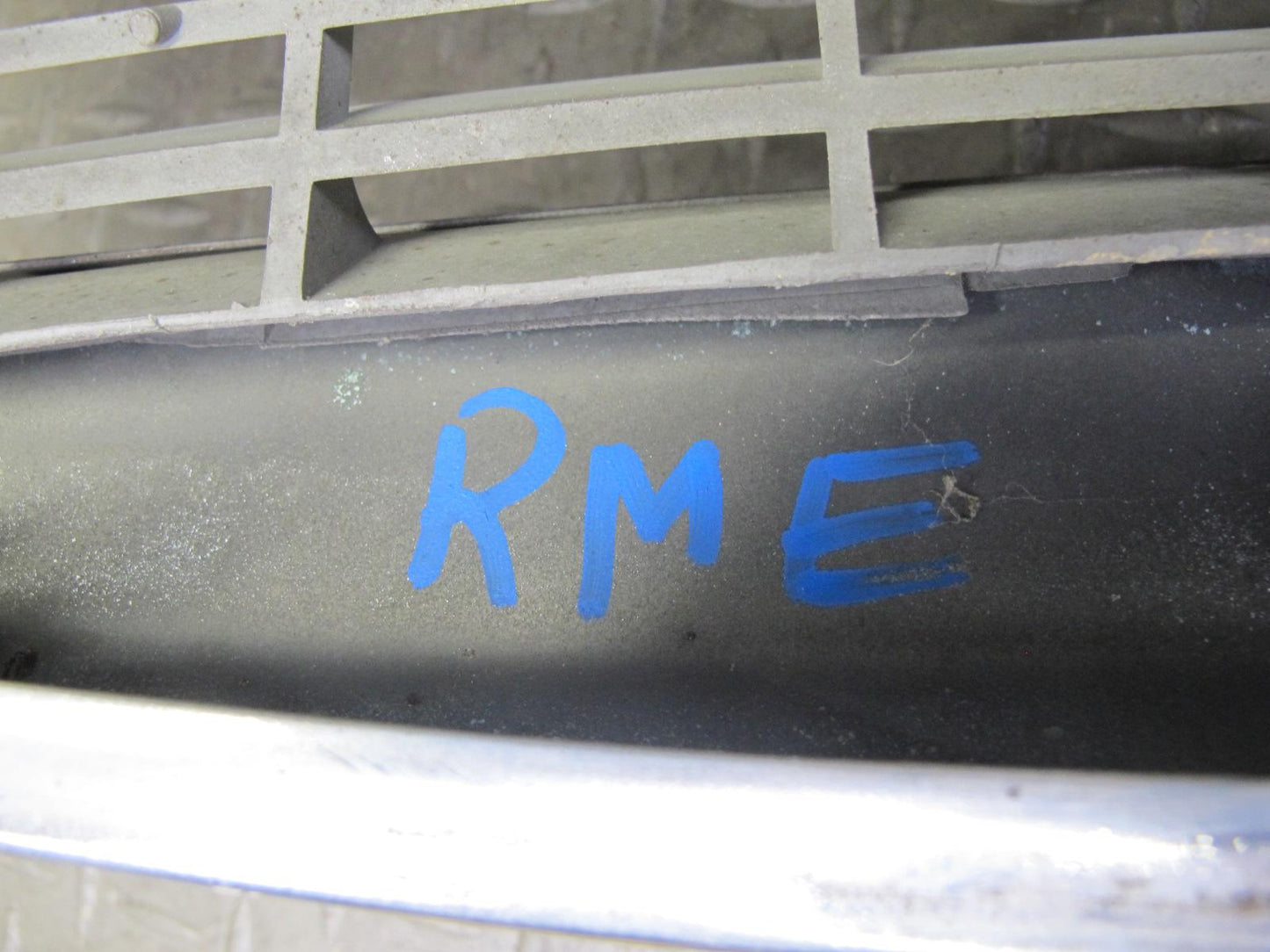 75-85 Mercedes W123 Front Hood Radiator Chrome Grille w Emblem OEM