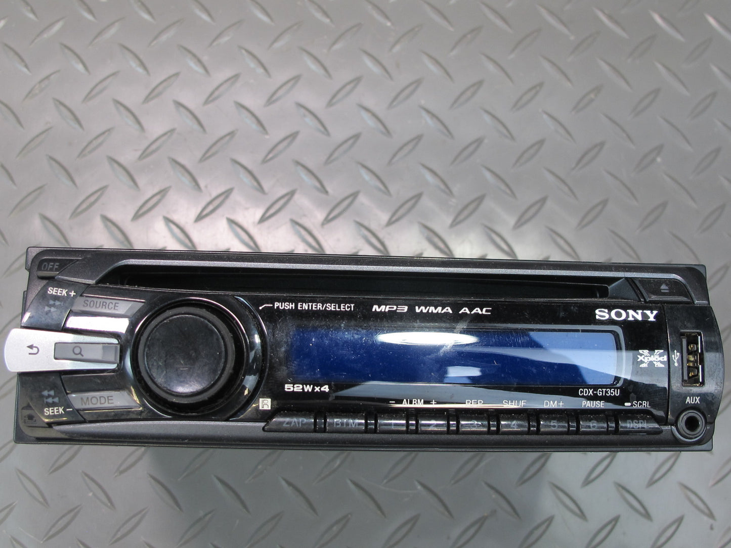 Sony CDX-GT35U AM FM Radio CD MP3 Player w USB & AUX