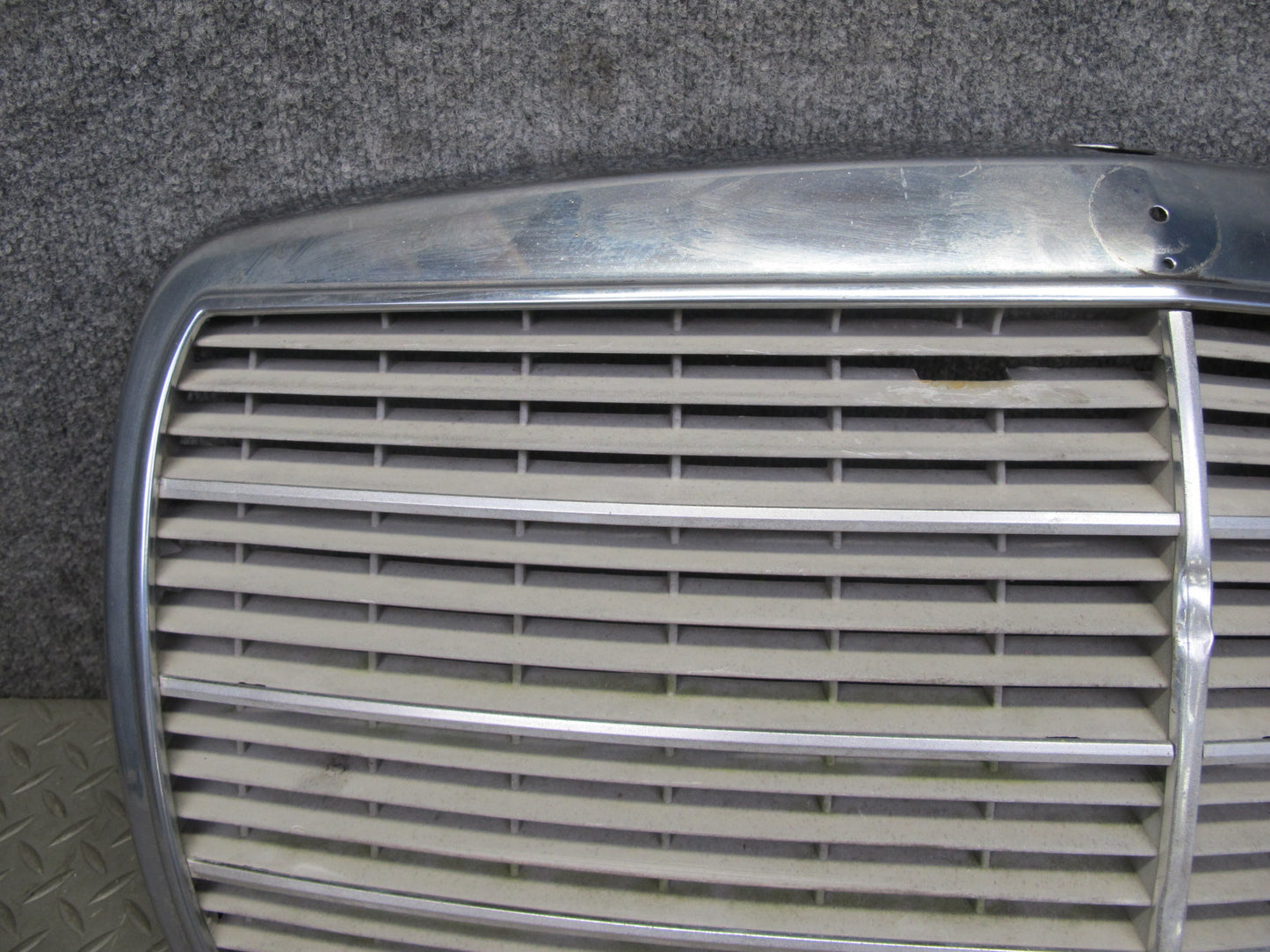 75-85 Mercedes W123 Front Hood Radiator Chrome Grille w Emblem OEM
