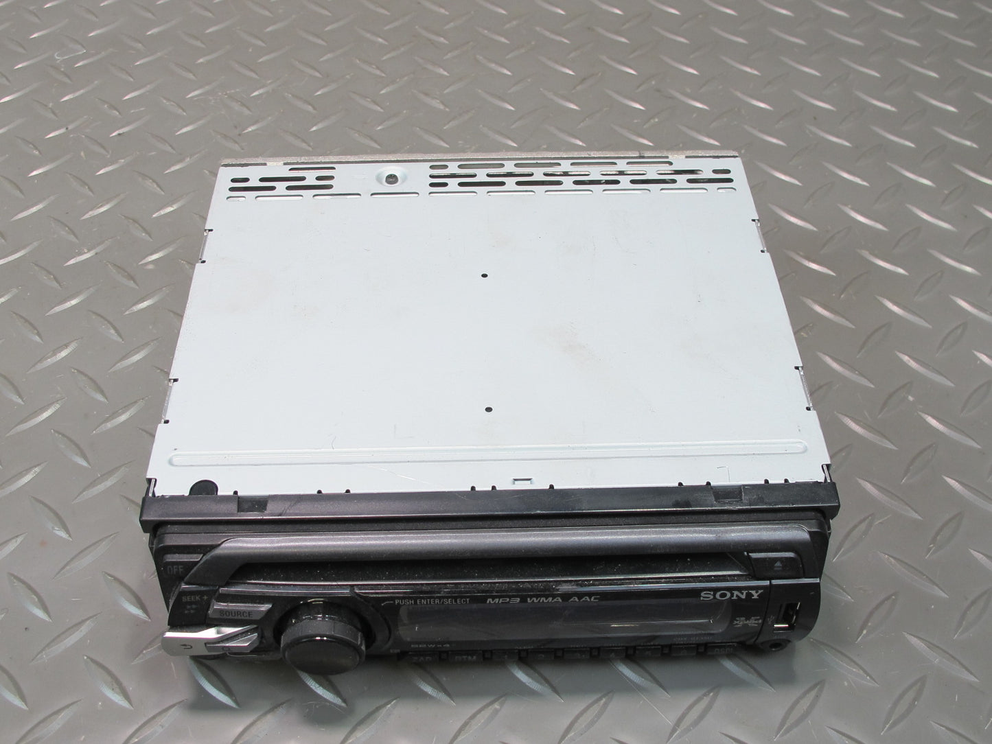 Sony CDX-GT35U AM FM Radio CD MP3 Player w USB & AUX