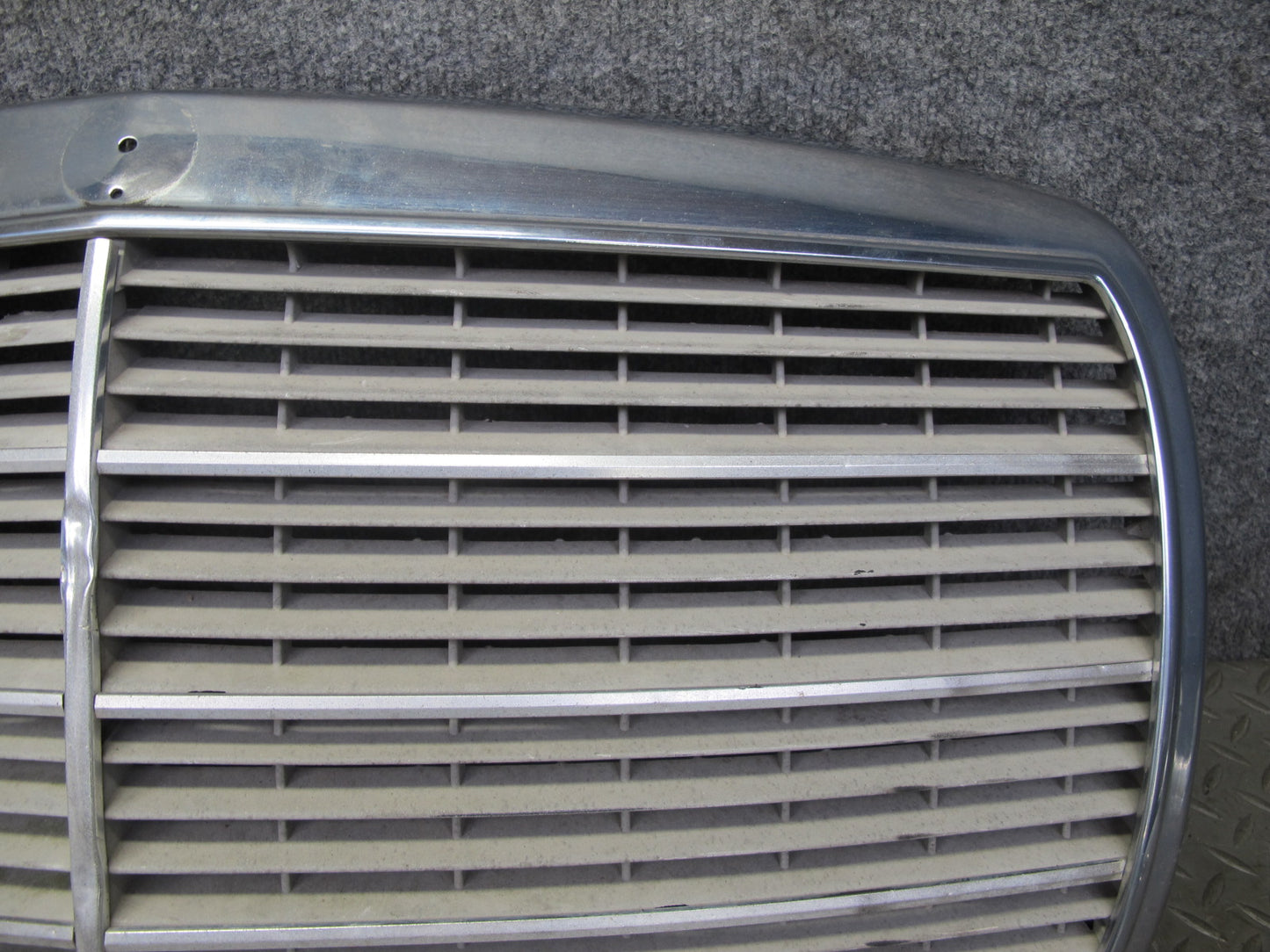 75-85 Mercedes W123 Front Hood Radiator Chrome Grille w Emblem OEM