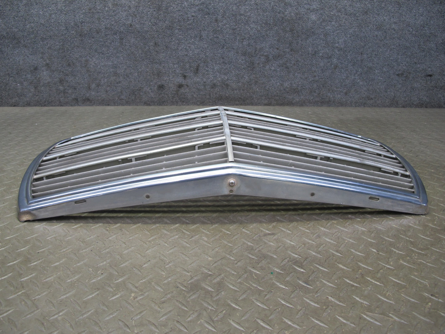 75-85 Mercedes W123 Front Hood Radiator Chrome Grille w Emblem OEM