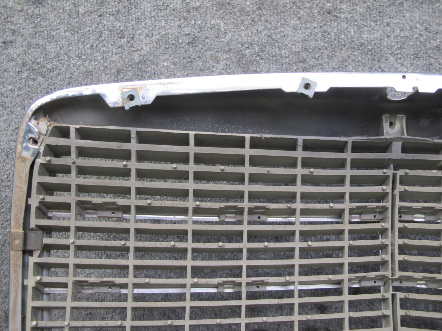 75-85 Mercedes W123 Front Hood Radiator Chrome Grille w Emblem OEM