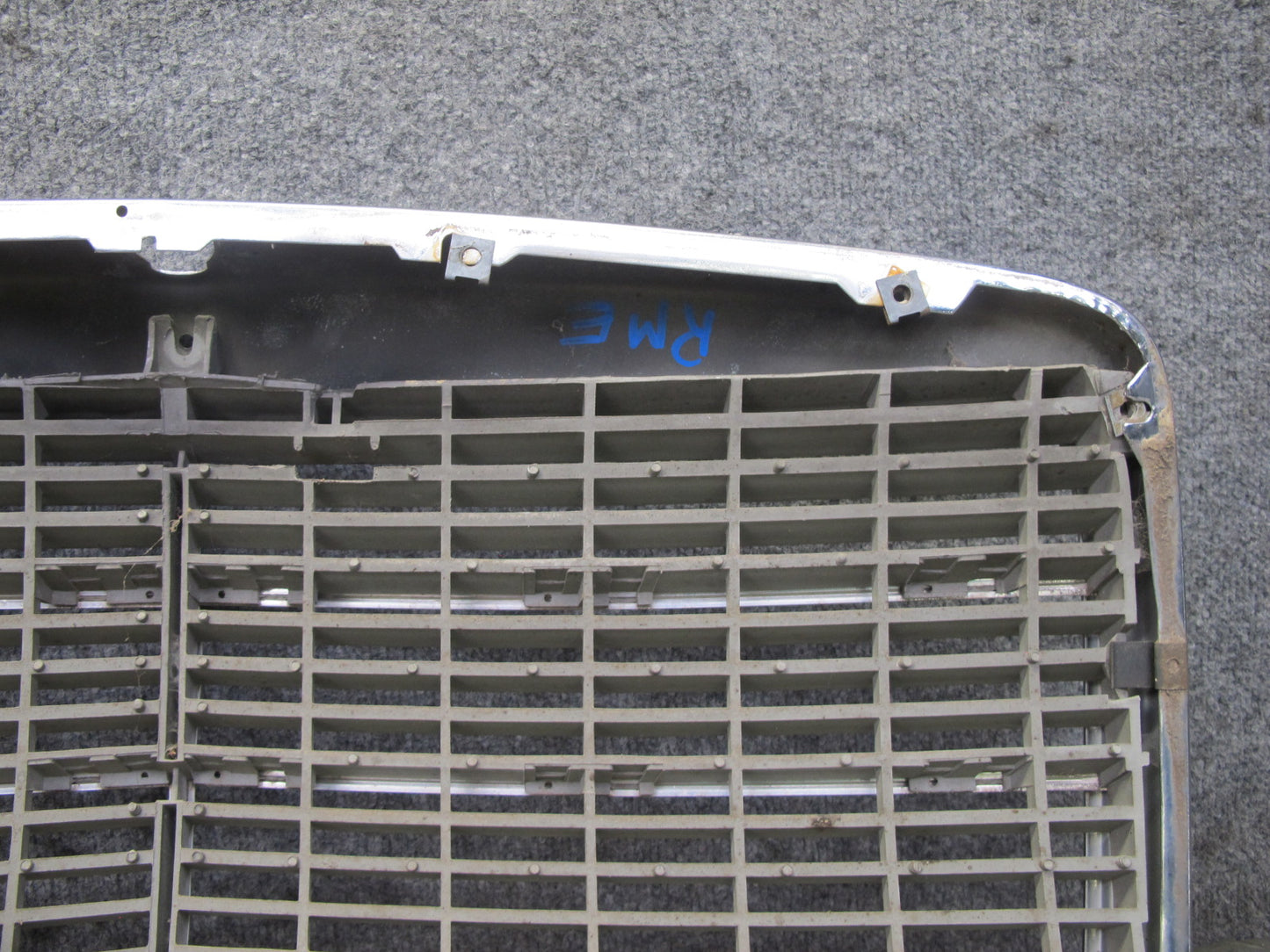 75-85 Mercedes W123 Front Hood Radiator Chrome Grille w Emblem OEM