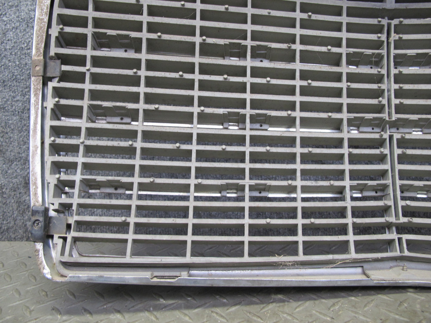 75-85 Mercedes W123 Front Hood Radiator Chrome Grille w Emblem OEM