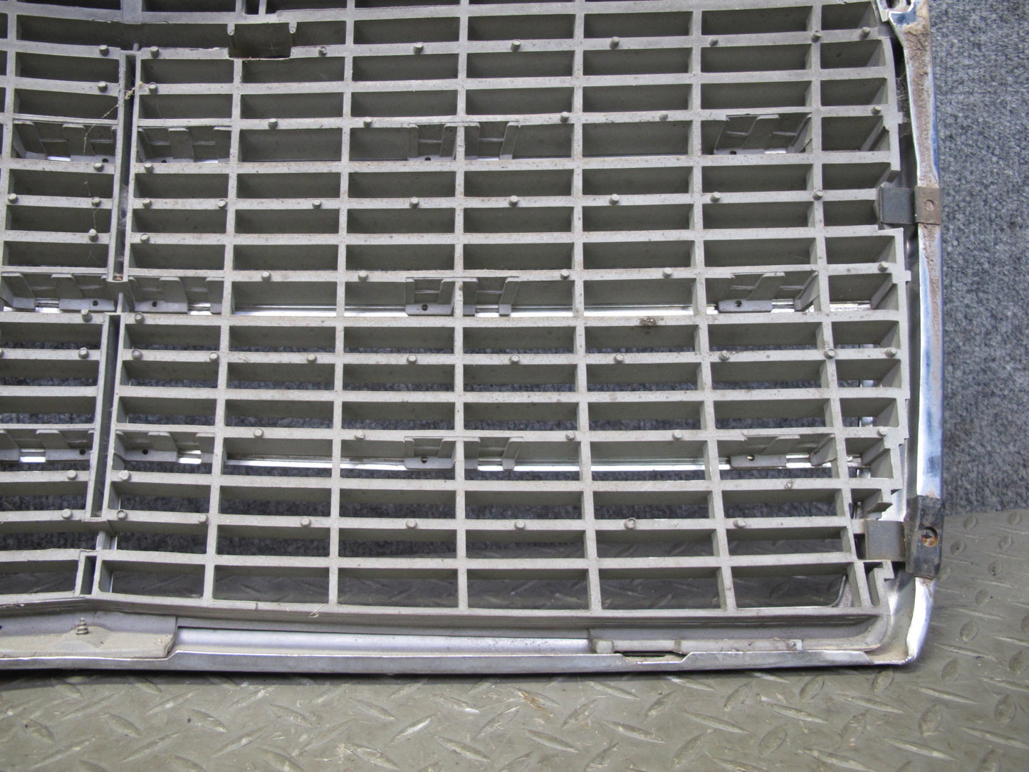 75-85 Mercedes W123 Front Hood Radiator Chrome Grille w Emblem OEM